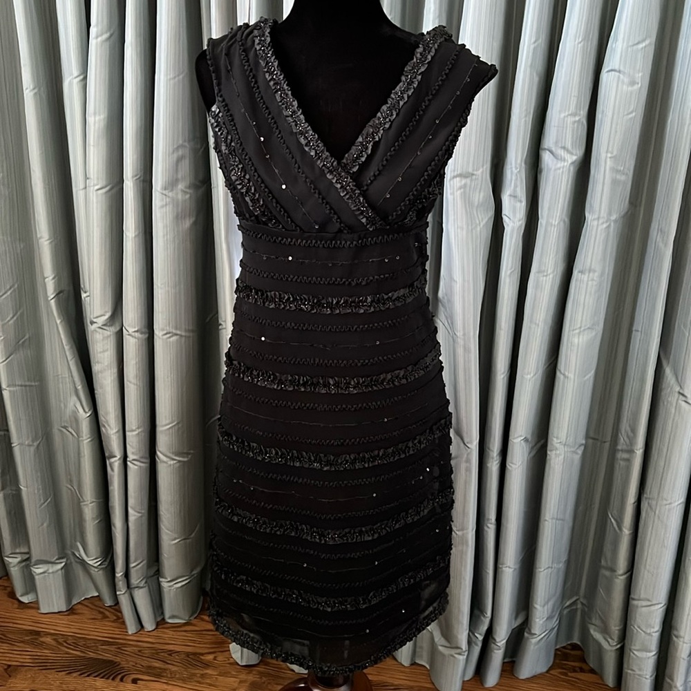 Beautiful Tadashi cocktail dress - size 10